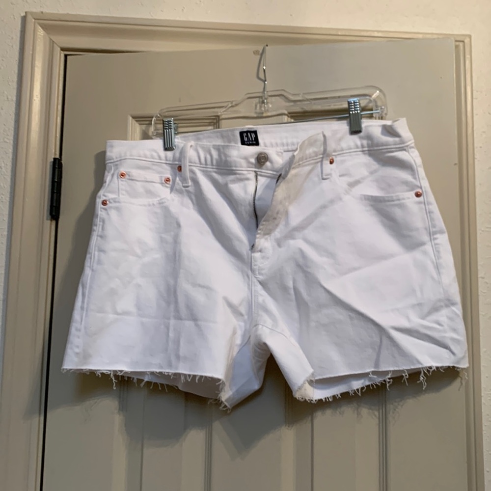NWOT GAP WHITE DENIM SHORTS